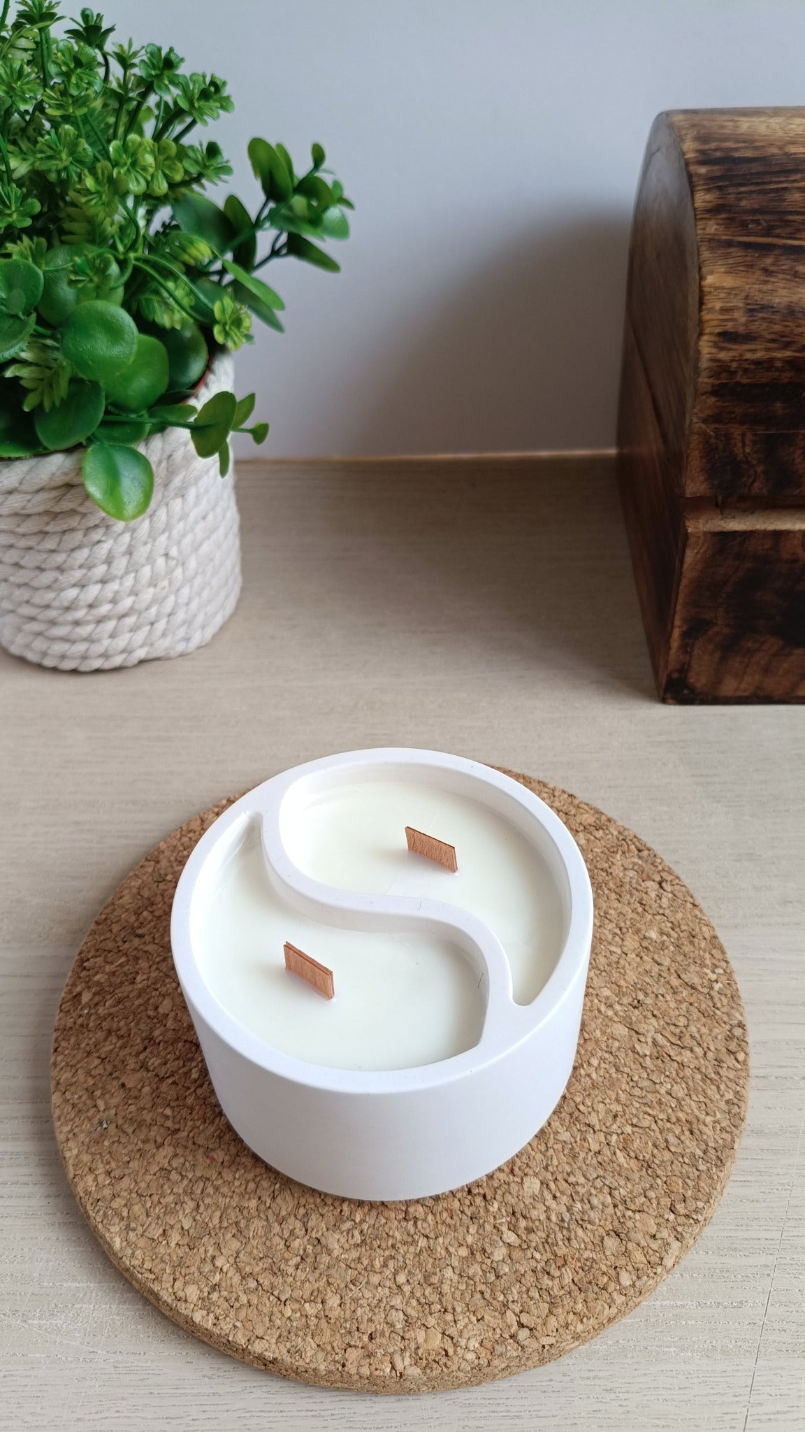 Vela aromática soja Yin Yang ámbar y sándalo mecha madera - EcoFlame