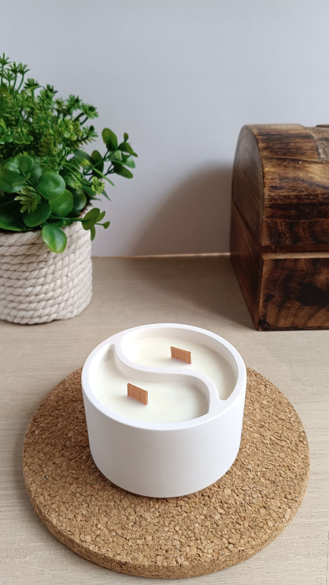 Vela aromática soja Yin Yang ámbar y sándalo mecha madera - EcoFlame